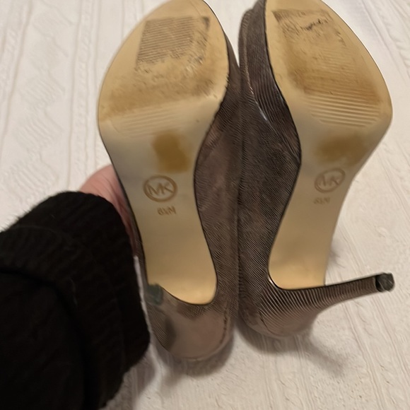 💙MICHAEL MICHAEL KORS 6.5M 4.5” metallic heel, 3/4”platform. beautiful rose gold - Picture 10 of 13